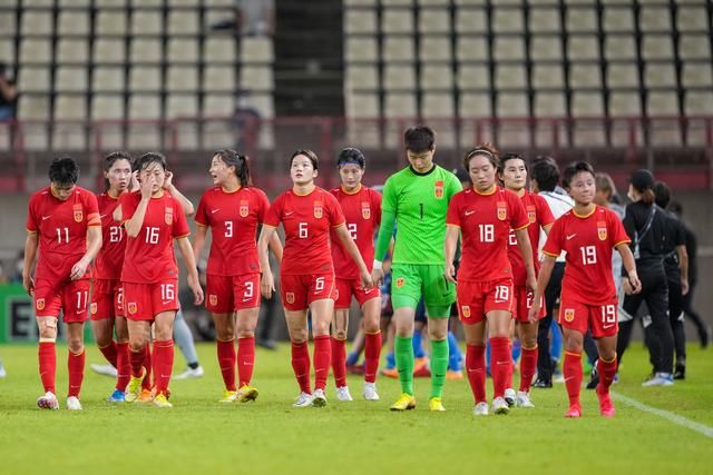 事件发生在六月一日，伊萨克教授被邀请从斯德哥尔摩的家前往兰德接受那里颁发给他的科学贡献荣誉博士头衔，凌晨他做了一个关于死亡的可怕的梦，梦使他隐约体察到某种缺失和孤独之感。